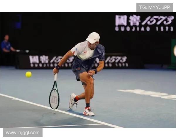 澳网赛况实时速递聚焦巅峰对决与黑马崛起全景报道今日精彩瞬间 - 副本 (3) - 副本