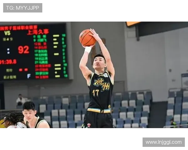篮球世界杯激战正酣 中国队全力冲击四强 孙铭徽领衔攻防新亮点 - 副本 (3) - 副本