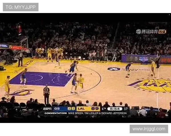 NBA最新赛事动态分析 热点球员表现和战术调整一览